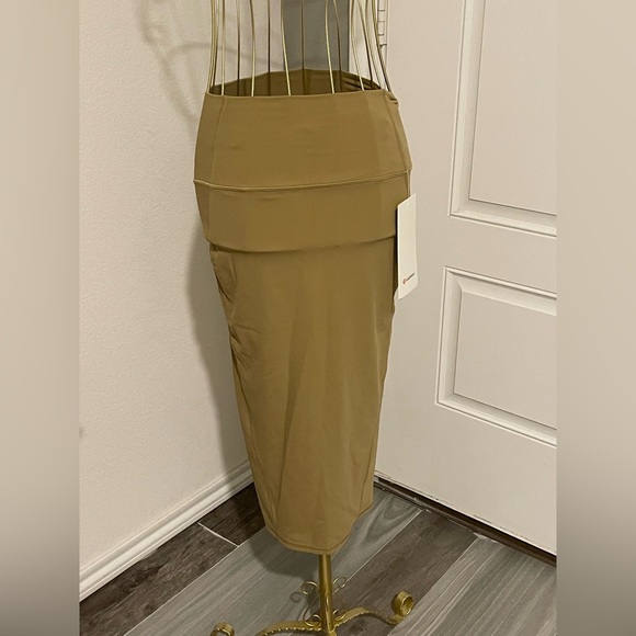 Lululemon Athletica Nulu Slim-Fit High Rise Midi Skirt - Picture 1 of 3